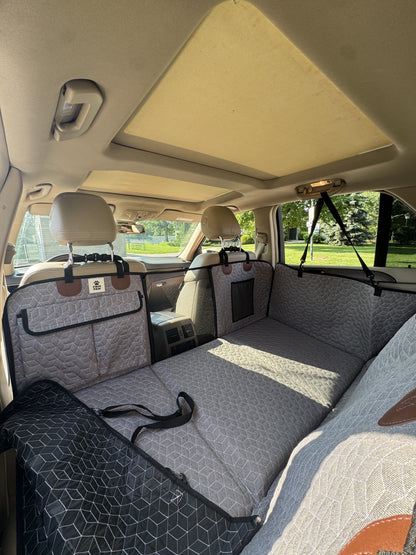 Hard-bottom pet car seat cover — original product photograph